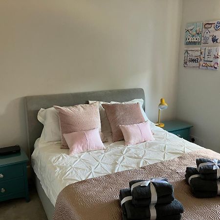 Beautiful 4 Double Bedroom House In Poole With Hot Tub, Near Sandbanks Екстер'єр фото