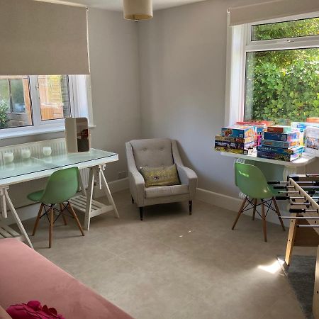Beautiful 4 Double Bedroom House In Poole With Hot Tub, Near Sandbanks Екстер'єр фото
