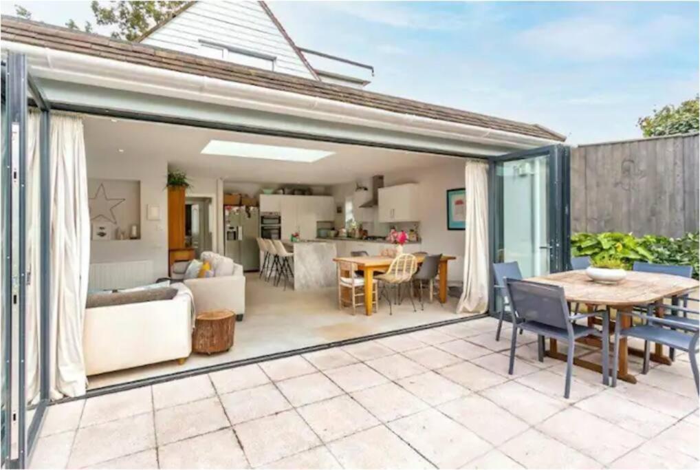 Beautiful 4 Double Bedroom House In Poole With Hot Tub, Near Sandbanks Екстер'єр фото
