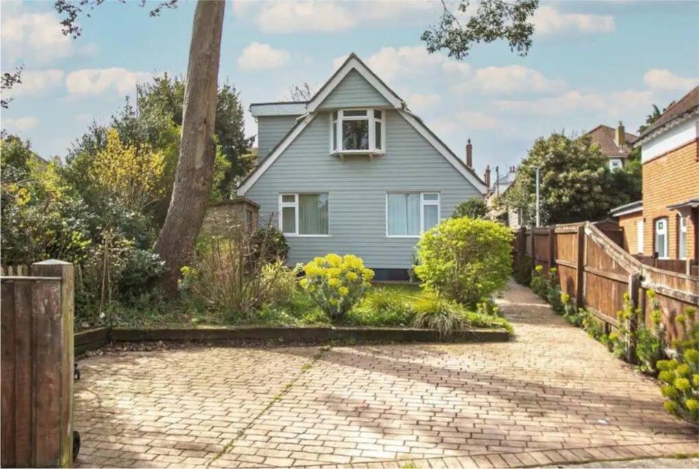 Beautiful 4 Double Bedroom House In Poole With Hot Tub, Near Sandbanks Екстер'єр фото
