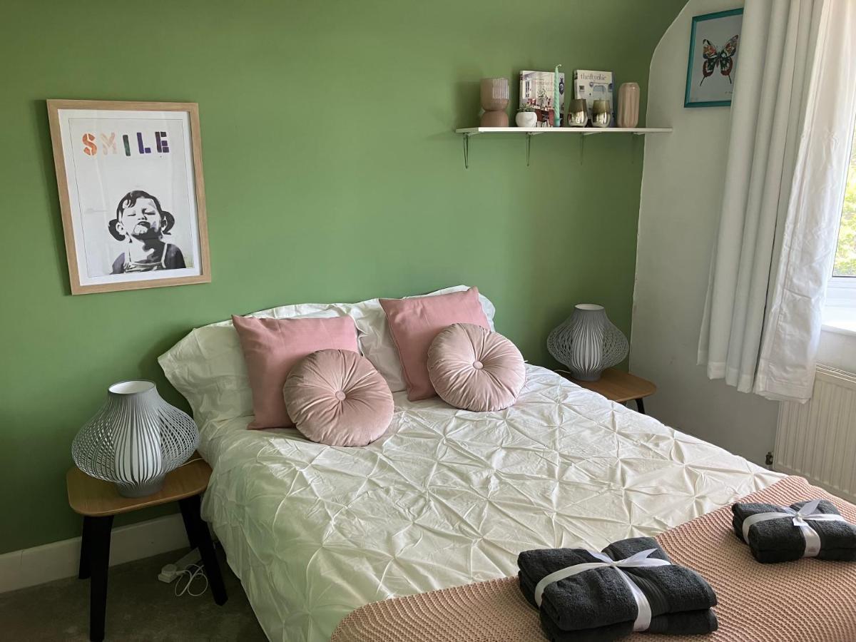 Beautiful 4 Double Bedroom House In Poole With Hot Tub, Near Sandbanks Екстер'єр фото